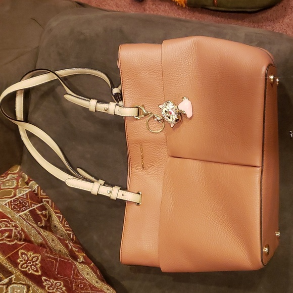 Michael Kors medium pebbled leather tote bag. Pinkish/Blush colored..BONUS CHARM - Picture 5 of 8